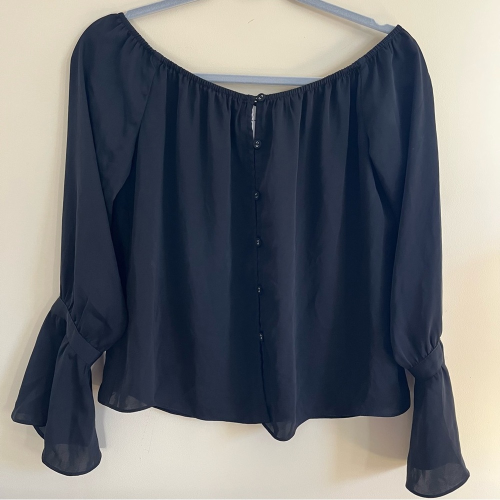 L'Academie Black On or Off-Shoulder Blouse